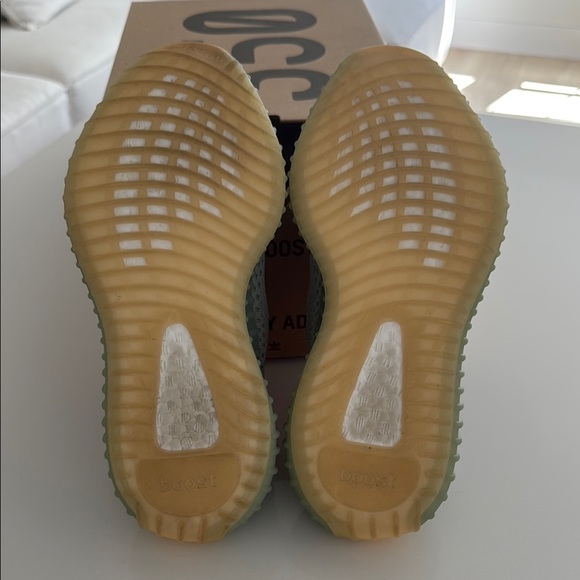 Yeezy Boost 350 V2 Sneakers - dessag size 7 men’s - Picture 4 of 8